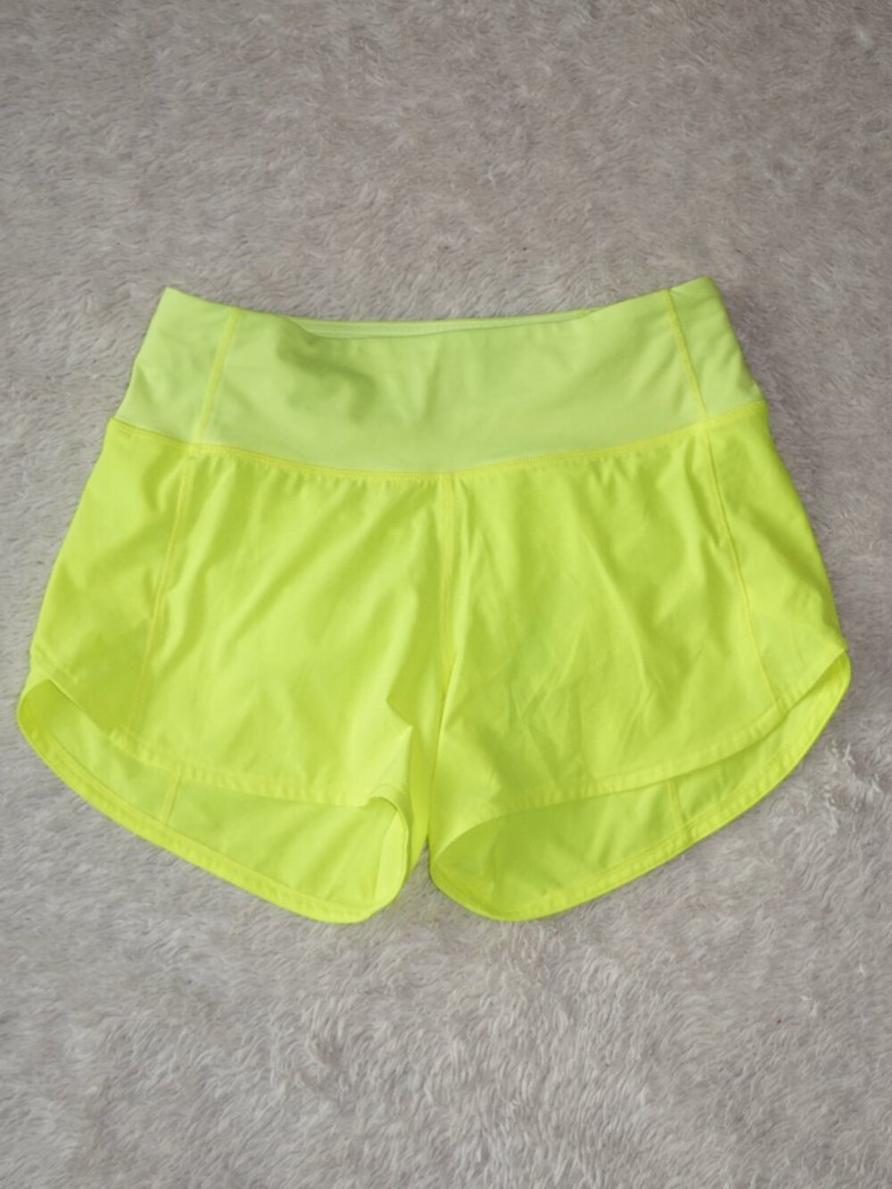 Women's Size 2 Lululemon Speed Up Mid-Rise Lined Short, 4" Length, Like New